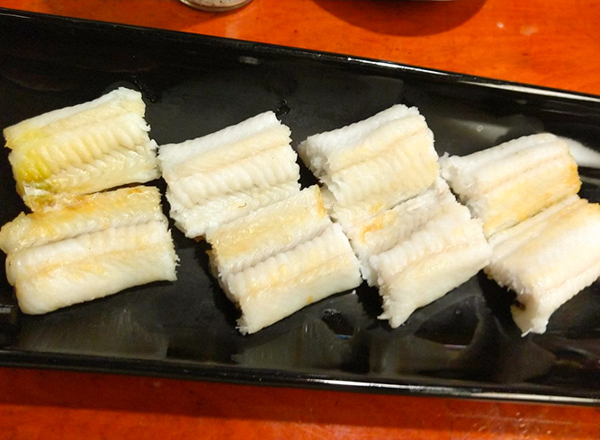 塩とワサビで食す穴子白焼き